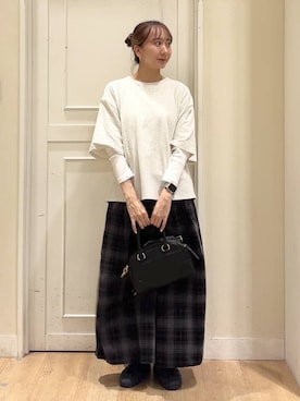 「アイテム（Tシャツ/カットソー、ベージュ系）」を使った、さこ2442さん（レディース・161cm）の秋コーディネート