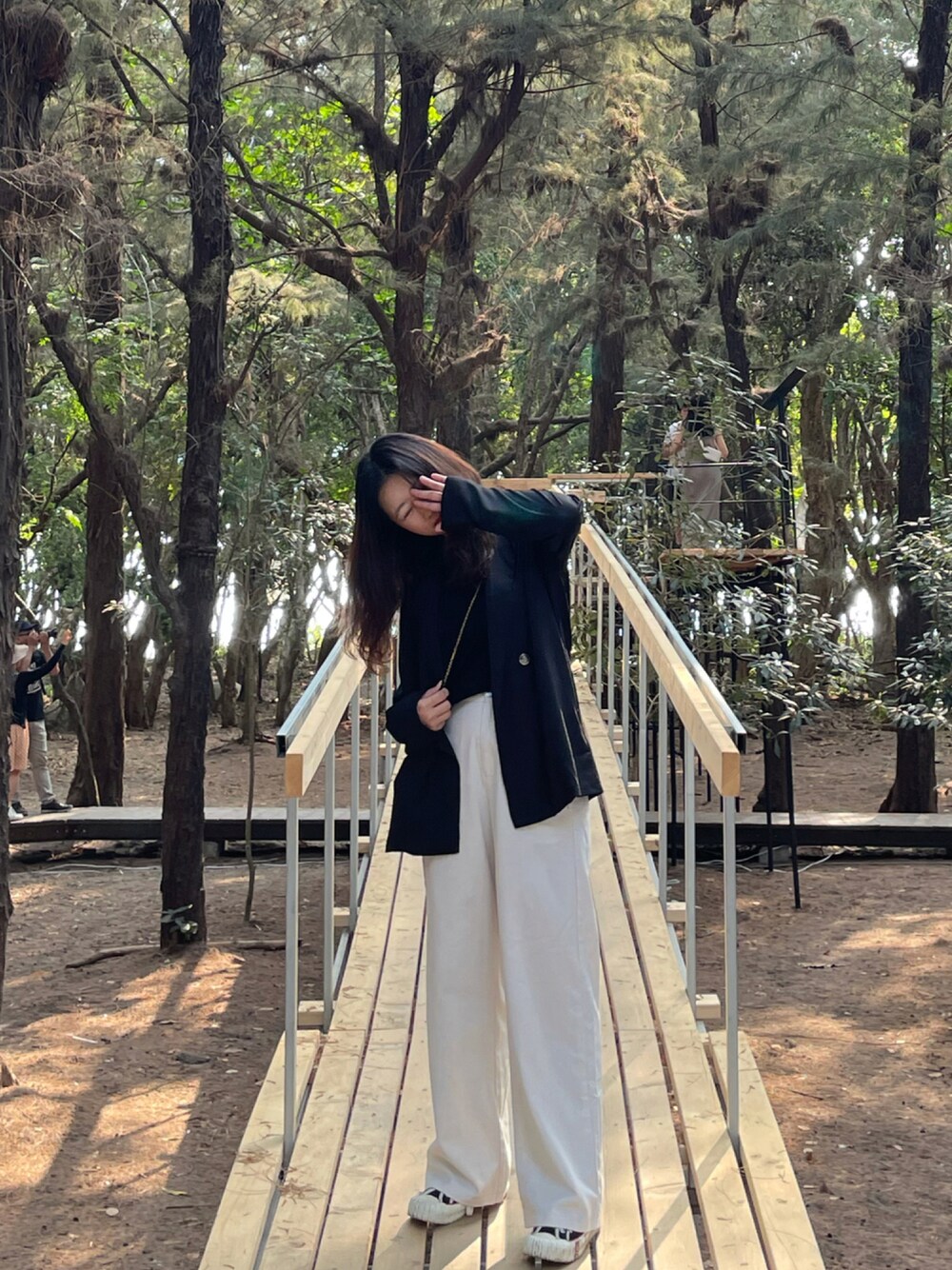 「休閒、黑白搭配」｜「QUEEN SHOPのアイテム（テーラードジャケット、ブラック系）」を使った、yunyi1026さん（レディース・157cm）の秋コーディネートの1枚目の写真