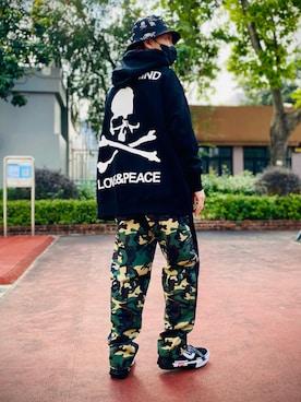 「MASTERMIND WORLD（マスターマインドワールド）のアイテム」を使った、Bie Ngさん（メンズ・173cm）の冬コーディネート