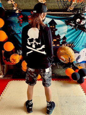 「MASTERMIND WORLD（マスターマインドワールド）のアイテム」を使った、Bie Ngさん（メンズ・173cm）の秋コーディネート
