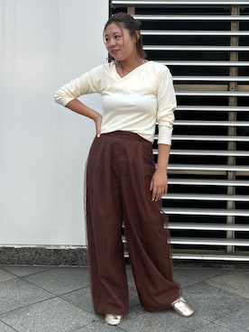 「Ungrid（アングリッド）のタックデザインオフショルロングスリーブTee（Tシャツ/カットソー）」を使った、丸山彩也夏さん（レディース・161cm）の秋コーディネート