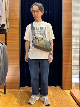 「NOLLEY'S LIGHT（ノーリーズライト）の【MADDEN EQUIPMENT】 SHOULDER BAG-02（ショルダーバッグ、グリーン系）」を使った、atsushiさん（メンズ・160cm）の春コーディネート