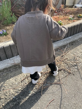 「ASICS（アシックス）のasics アシックス ファブレファーストSL3 (12-135) TUF123 0195 ホワイト/CPGL（スニーカー）」を使った、✿ライオンとウサギちゃん✿さん（キッズ・70cm）の冬コーディネート