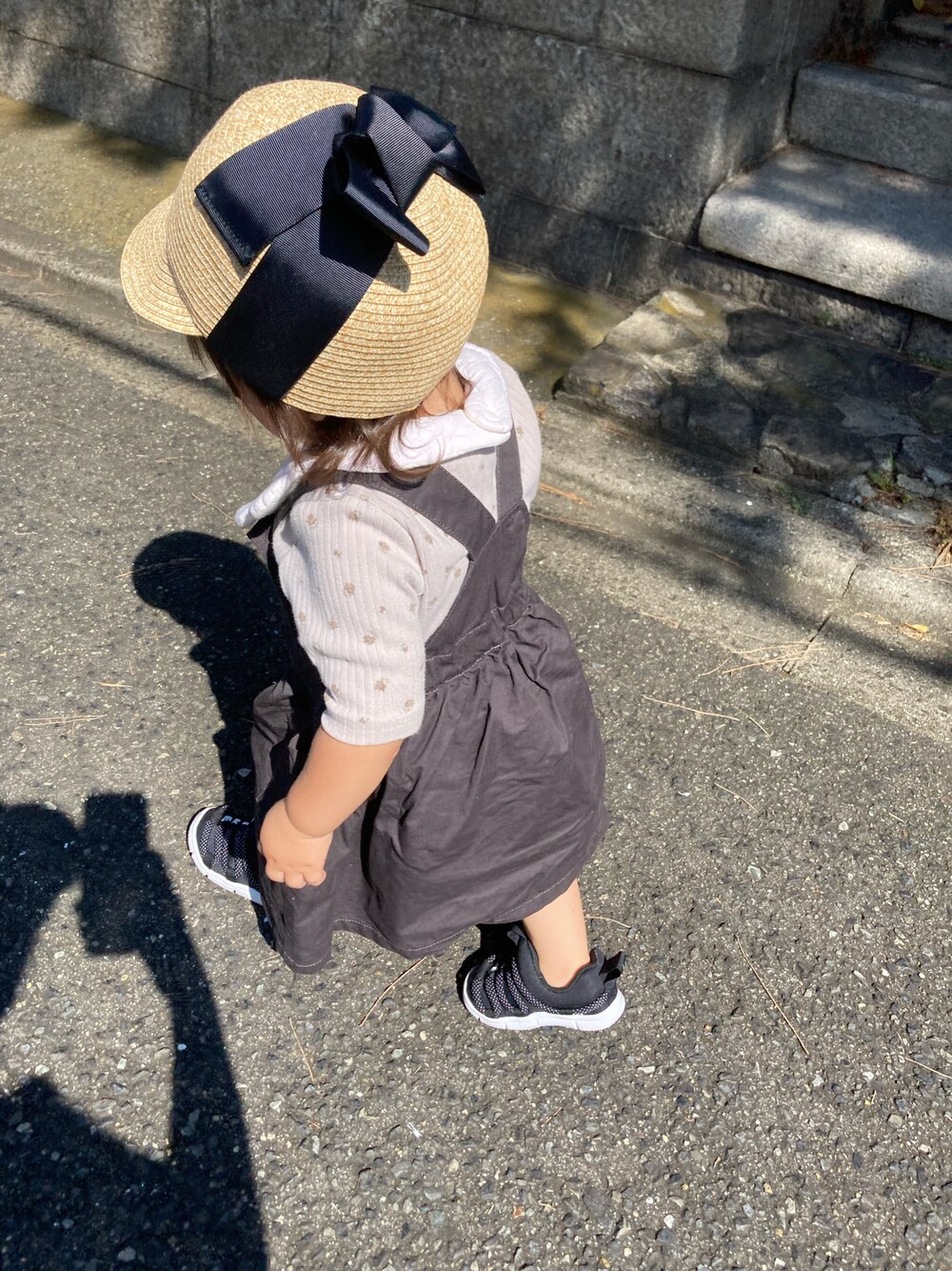 「秋服、楽チンコーデ、休日スタイル、公園コーデ、一歳8ヶ月」｜「BRANSHESのアイテム（ジャンパースカート、ブラウン系）」を使った、✿ライオンとウサギちゃん✿さん（キッズ・70cm）の秋コーディネートの1枚目の写真