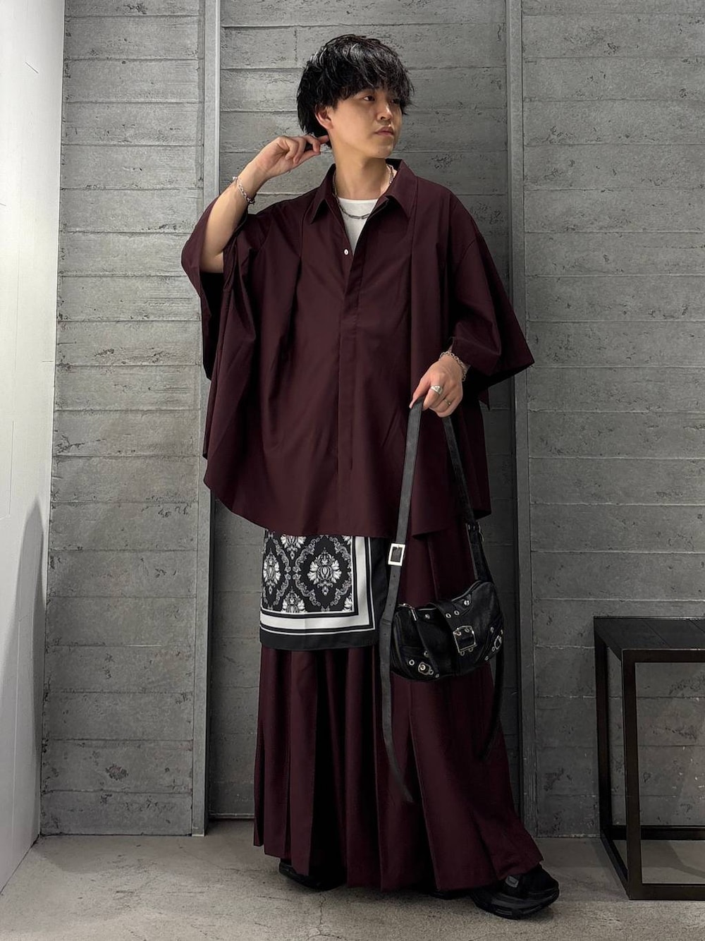 「低身長、ベーシック/シンプル、着痩せ・細見え」｜「HAREのYOSEワイドパンツ(HARE)（その他パンツ、レッド系）」を使った、ぬまさん（メンズ・166cm）の夏コーディネートの1枚目の写真
