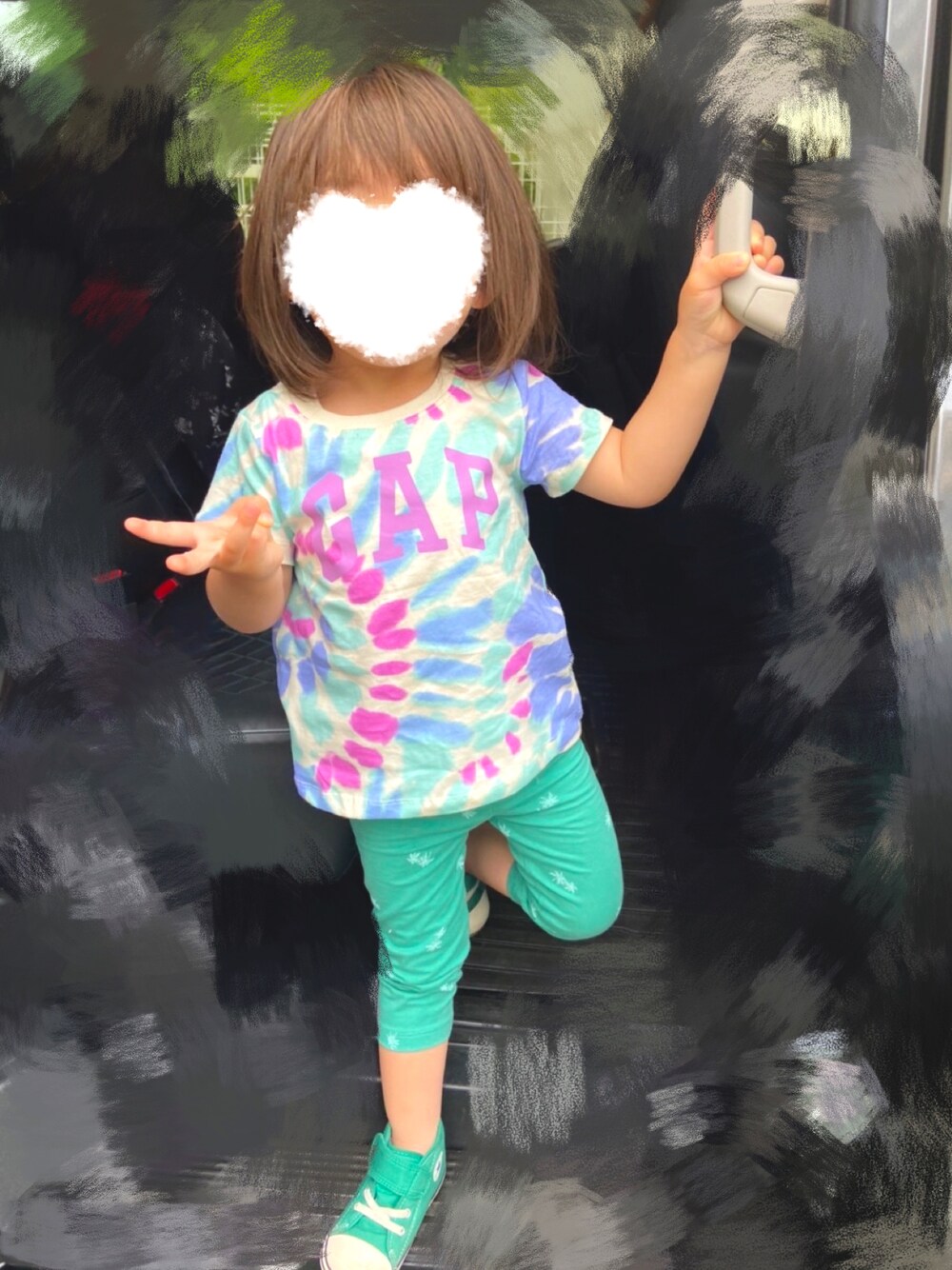「夏コーデ、保育園、保育園コーデ、プチプラ、キッズコーデ、2歳、おんなのこ」｜「GAPのBabygap Gapロゴ タイダイ柄tシャツ（Tシャツ/カットソー、ブルー系）」を使った、pomさん（キッズ・90cm）の夏コーディネートの1枚目の写真