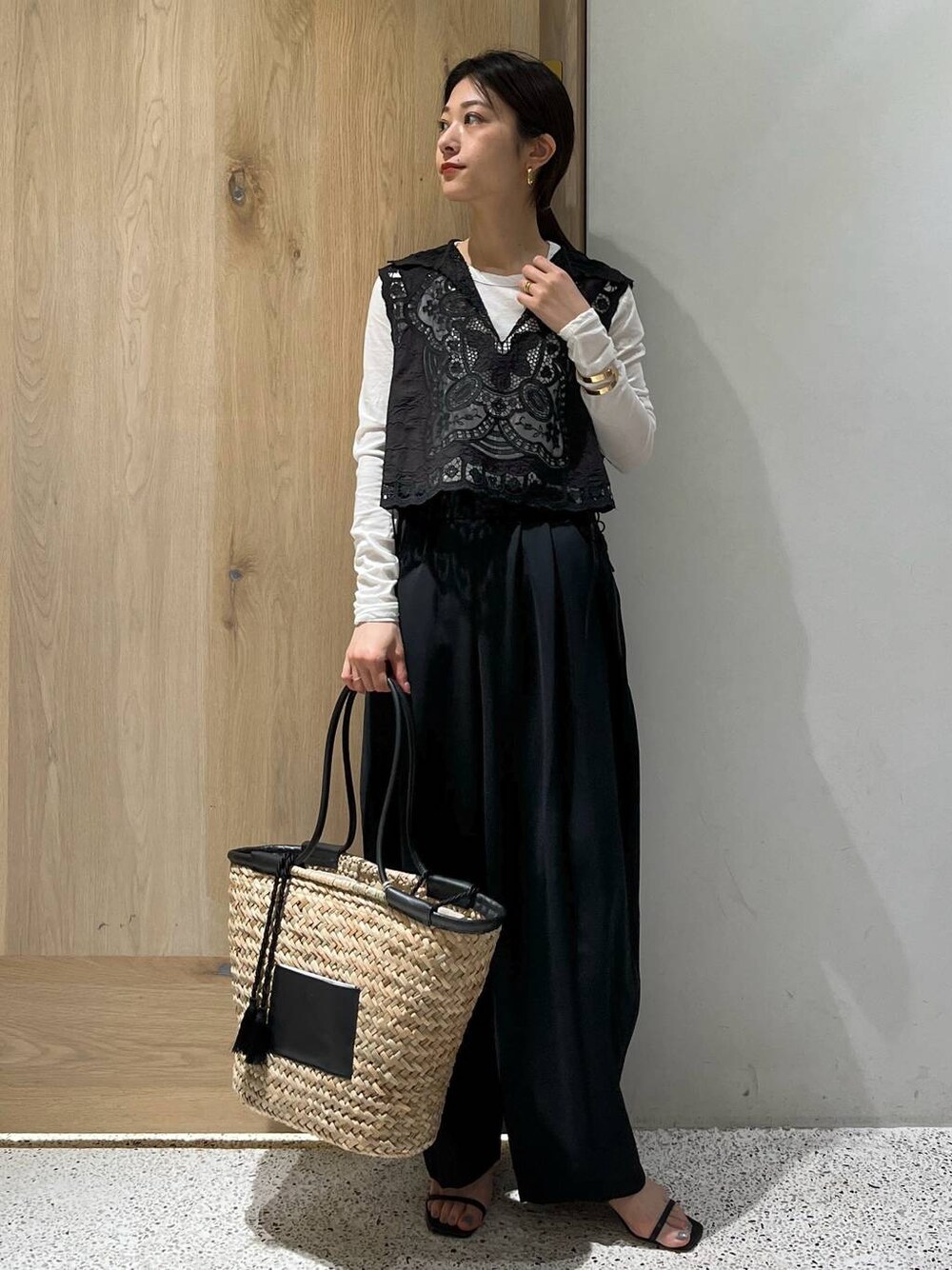 Curensology エンブロイダリーブラウス　ブラック　ベスト Curensology エンブロイダリーブラウス ブラック ベスト 美品 カレン