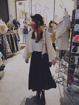 「RAINBOW SHOPのアイテム（スカート）」を使った、妮卡さん（レディース・156cm）の秋コーディネート