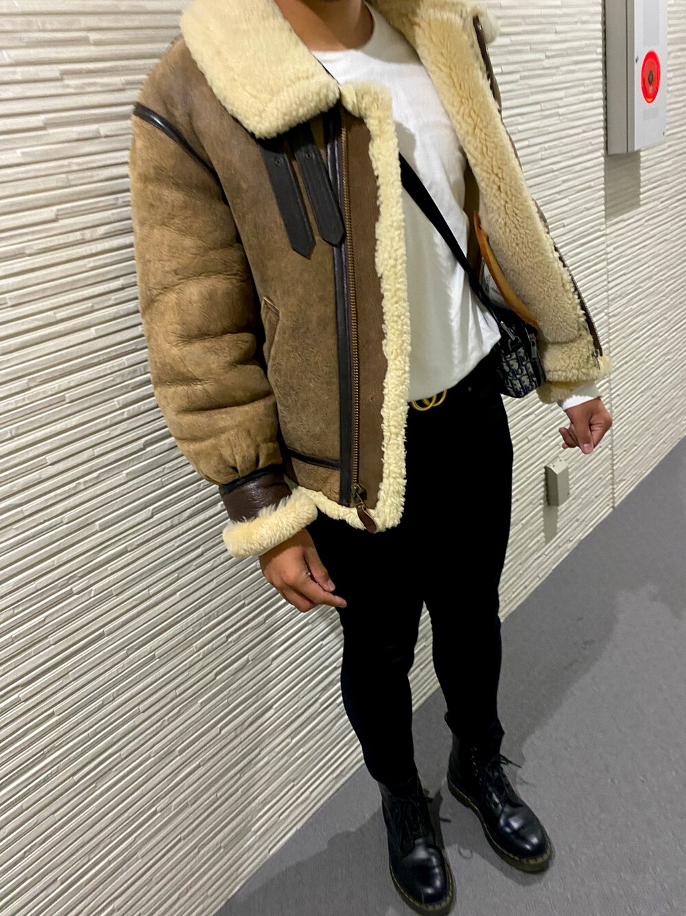 「休日スタイル、おしゃれさんと繋がりたい、パパコーデ、UNIQLO、ボアジャケット、大人カジュアル、ootd、スキニーデニム」｜「AVIREXのアイテム（その他アウター、ベージュ系）」を使った、Yoshiさん（メンズ・172cm）の冬コーディネートの1枚目の写真