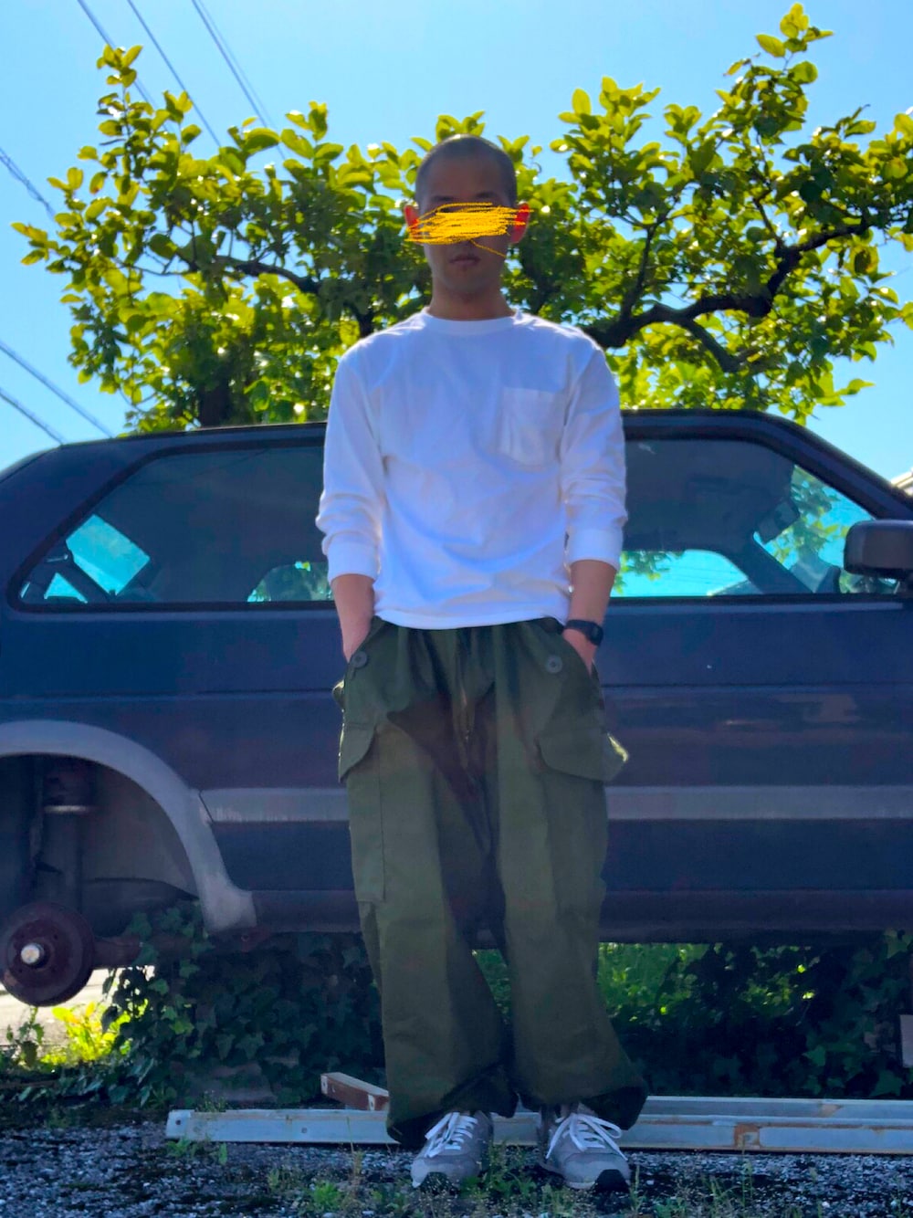 「ミリタリー、カナダ軍」｜「MILITARYの実物 新品 デッドストック カナダ軍 ECW WINDPROOF オーバーパンツ（カーゴパンツ、グリーン系）」を使った、ユウさん（メンズ・166cm）の春コーディネートの1枚目の写真