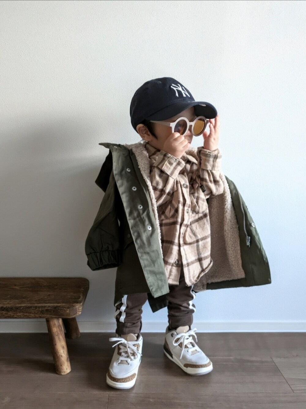 「ファッションを楽しもう、ジョーダン、ストリート、モッズコート、ブラウン、ナイキ、古着、赤ちゃん、０歳、ベビーコーデ、トラックパンツ、キャップ、ビッグシルエット、冬コーデ、スポーツミックス」｜「NEW ERAのNEW ERA/ニューエラ キッズ  CHILD 920 NEYYAN キャップ 13562003（キャップ、ブルー系）」を使った、EITOさん（キッズ・80cm）の秋コーディネートの1枚目の写真