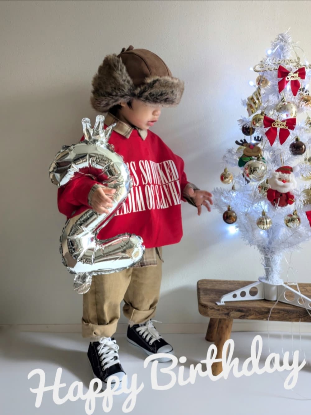 「クリスマスに着たい服、マイベストコーデ2024、冬コーデ、お誕生日おめでとう！、2歳、キッズファッション、ローリーズファーム(LOWRYS FARM)、クリスマスコーデ、クリスマス、コンバース、チエックシャツ、フライトキャップ、レイヤードスタイル、男の子コーデ、BREEZE」｜「BREEZEのファーフライトキャップ（ハット、ブラウン系）」を使った、EITOさん（キッズ・90cm）の冬コーディネートの1枚目の写真