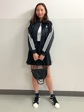 「スリーストライプス」｜「アイテム（ナイロンジャケット）」を使った、KMさん（レディース・165cm）の冬コーディネート