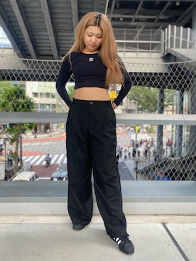 「adidas（アディダス）のエッセンシャルズ リブ クロップ 長袖Tシャツ / ロンT / アディダスオリジナルス adidas Originals（Tシャツ/カットソー、ブラック系）」を使った、IKさん（レディース・168cm）の夏コーディネート
