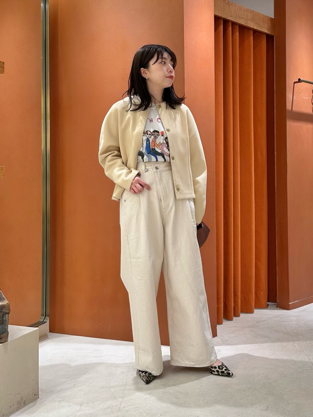 「春色、デニム、シンプルスタイル、お出かけコーデ、大人カジュアルコーデ、春先取り、カラーコーデ、大人女子、春服コーデ、ママファッション、パンツスタイル、大人コーデ、whimgazette、ウィムガゼット、ブルゾン」｜「Whim Gazetteのダンボールブルゾン（ノーカラーコート、イエロー系）」を使った、髙橋さん（骨格ストレート・レディース・158cm）の春コーディネートの1枚目の写真