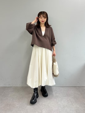 「アイテム（スウェット）」を使った、髙橋さん（レディース・158cm）の秋コーディネート