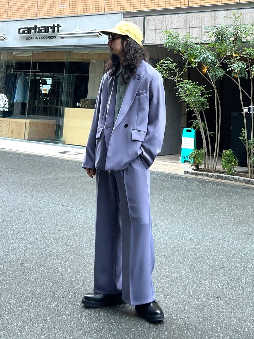 「セットアップ、個性派、リラックス、ラフ、ジャケット、シャツ、スラックス、きれいめ、モード、春コーデ」｜「HAREの【SET UP対応】TOROMIワイドパンツ(HARE)（スラックス、パープル系）」を使った、Dさん（メンズ・176cm）の春コーディネートの1枚目の写真