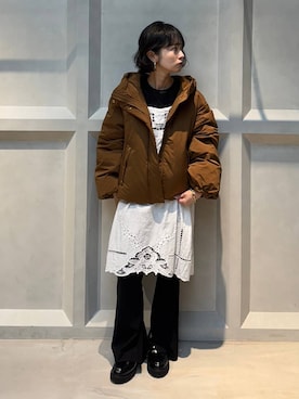「アイテム（ブレスレット）」を使った、伊藤美咲さん（レディース・146cm）の秋コーディネート
