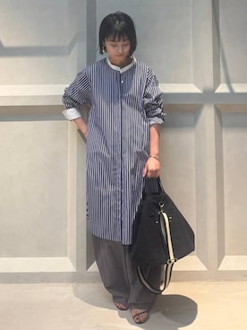 「アイテム（バングル/リストバンド）」を使った、伊藤美咲さん（レディース・146cm）の夏コーディネート