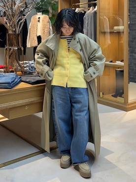 「アイテム（トレンチコート）」を使った、伊藤美咲さん（レディース・146cm）の秋コーディネート