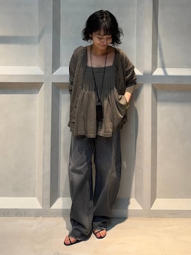 「アイテム（バングル/リストバンド）」を使った、伊藤美咲さん（レディース・146cm）の秋コーディネート