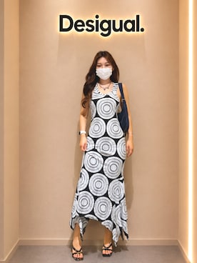 「Desigual（デシグアル）のカットアウト ジオメトリックワンピース 結婚式 二次会 フォーマル（One piece dress、ブラック系）」を使った、Desigual りんくう STAFFさん（レディース・168cm）の夏コーディネート