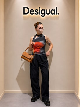 「Desigual（デシグアル）のM. Christian Lacroix ハイウエスト ワイドレッグ パンツ（その他パンツ、ブラック系）」を使った、Desigual りんくう STAFFさん（レディース・168cm）の春コーディネート