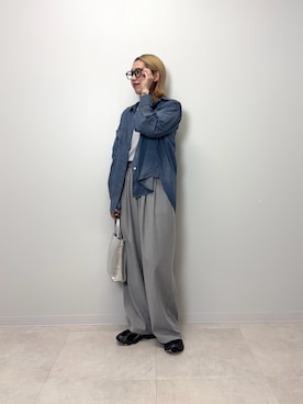 「URBAN RESEARCH DOORS（アーバンリサーチドアーズ）のシアーデニムシャツ｜羽織り/日除け/冷房対策/カジュアル/通勤（シャツ/ブラウス、ブルー系）」を使った、和さん（レディース・161cm）の秋コーディネート