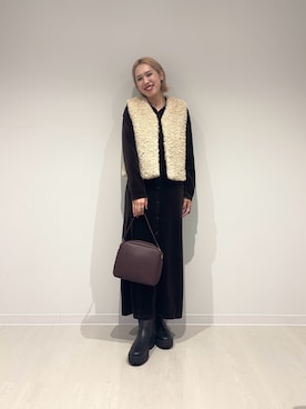 「アイテム（ベスト）」を使った、和さん（レディース・161cm）の秋コーディネート