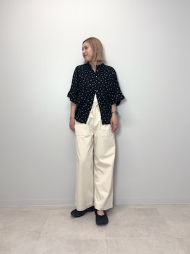 「URBAN RESEARCH DOORS（アーバンリサーチドアーズ）のリネンリヨセルドットドルマンシャツ（シャツ/ブラウス、ブラック系）」を使った、和さん（レディース・161cm）の春コーディネート