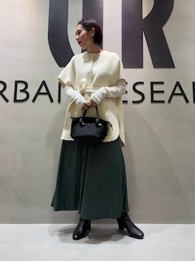 「アイテム（ポンチョ）」を使った、和さん（レディース・161cm）の秋コーディネート