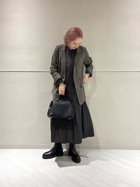 「アイテム（ボストンバッグ）」を使った、和さん（レディース・161cm）の秋コーディネート