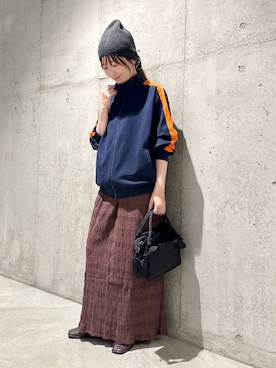 「アイテム（スリッポン）」を使った、香織さん（レディース・154cm）の秋コーディネート