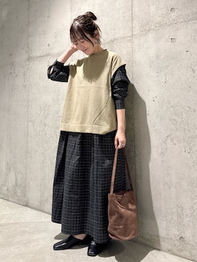 「アイテム（スリッポン）」を使った、香織さん（レディース・154cm）の秋コーディネート