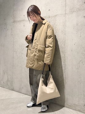 「アイテム（スニーカー）」を使った、香織さん（レディース・154cm）の秋コーディネート