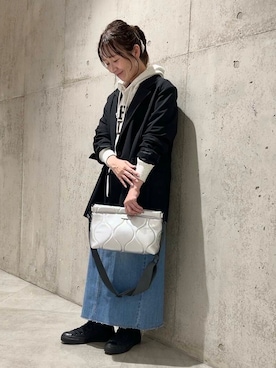 「パーカー」｜「アイテム（その他アウター）」を使った、香織さん（レディース・154cm）の秋コーディネート
