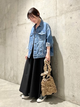 「アイテム（デニムジャケット）」を使った、香織さん（レディース・154cm）の夏コーディネート