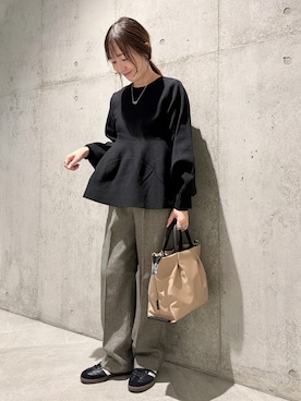 「アイテム（スニーカー）」を使った、香織さん（レディース・154cm）の秋コーディネート