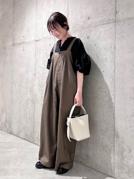 「アイテム（サロペット/オーバーオール、ブラウン系）」を使った、香織さん（レディース・154cm）の秋コーディネート