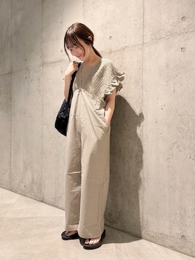 「URBAN RESEARCH DOORS（アーバンリサーチドアーズ）の針抜きテレコスクエアタンクトップ（タンクトップ、ベージュ系）」を使った、香織さん（レディース・154cm）の春コーディネート