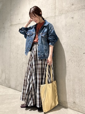 「アイテム（デニムジャケット）」を使った、香織さん（レディース・154cm）の秋コーディネート