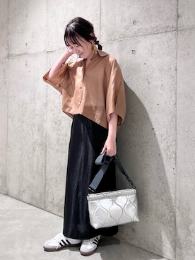 「秋先取りコーデ」｜「アイテム（クラッチバッグ）」を使った、香織さん（レディース・154cm）の夏コーディネート