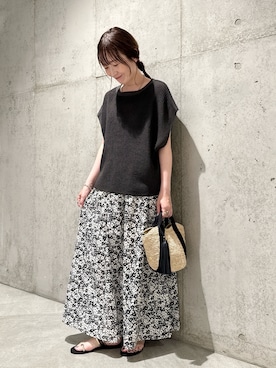 「URBAN RESEARCH DOORS（アーバンリサーチドアーズ）のリネンライクニットプルオーバー（ニット/セーター）」を使った、香織さん（レディース・154cm）の夏コーディネート