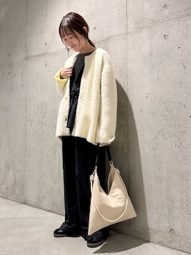 「アイテム（スニーカー）」を使った、香織さん（レディース・154cm）の秋コーディネート