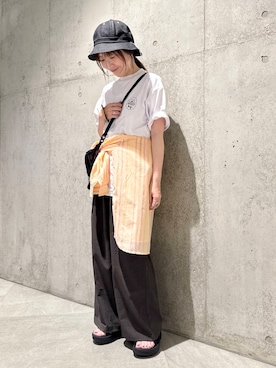 「アイテム（ハット、ブラック系）」を使った、香織さん（レディース・154cm）の夏コーディネート