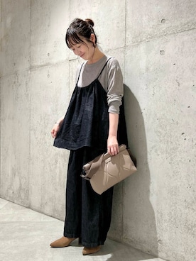 「アイテム（クラッチバッグ）」を使った、香織さん（レディース・154cm）の秋コーディネート