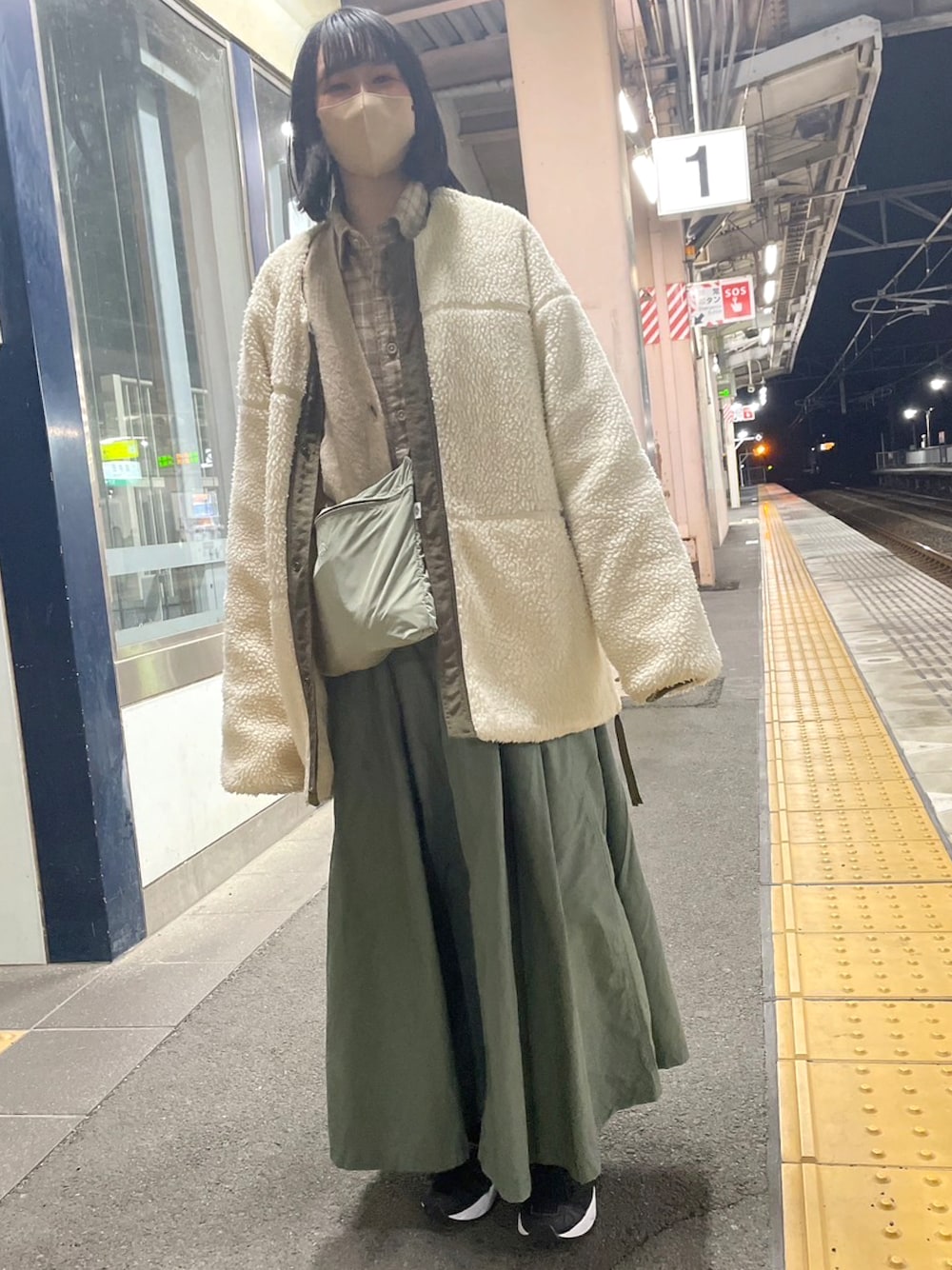 「古着MIX、大人可愛い、カジュアルコーデ、きれいめコーデ、おでかけコーデ、オトナ女子、ゆるコーデ、きれいめカジュアル、お出かけコーデ、女子会コーデ、今日のコーデ、ラクチンコーデ、カジュアルガーリー、低身長コーデ、休日スタイル」｜「niko and...のWARM BOAクルーネックボアジャケット（ノーカラージャケット、ベージュ系）」を使った、higa_99さん（レディース・150cm）の春コーディネートの1枚目の写真