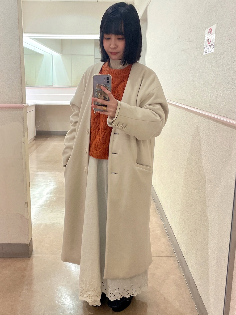 「今日のコーデ、プチプラ、おでかけコーデ、キレイめカジュアル、カジュアルコーデ、レディースファッション、レイヤードスタイル、おしゃれさんと繋がりたい、大人ガーリー、いいね、save、フォローお願いします🤑、30代コーデ、ワイドデニム、デート、休日スタイル、ゆるコーデ」｜「niko and...のウーリーテックノーカラーコート（ノーカラーコート、ホワイト系）」を使った、higa_99さん（レディース・150cm）の春コーディネートの1枚目の写真