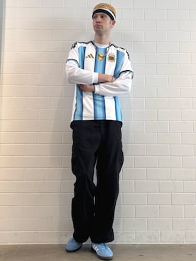 「アイテム（スニーカー）」を使った、JNさん（メンズ・195cm）の秋コーディネート