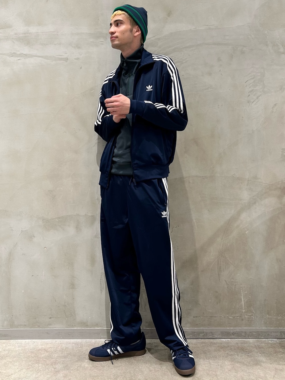 アディダス ベルベット ジャージパンツ ネイビー JN(アディダス オリジナルスショップ 福岡)｜adidasのジャージを使った